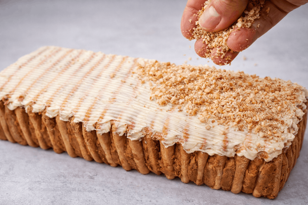 Бисквитено руло с мармалад и орехи-Стъпка-8430